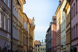 Kapea kuja vanhassa kaupungissa